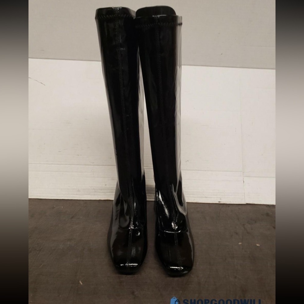 NWT Delicious Women's Black Patent Leather Bramble Boots. Size 5.5
